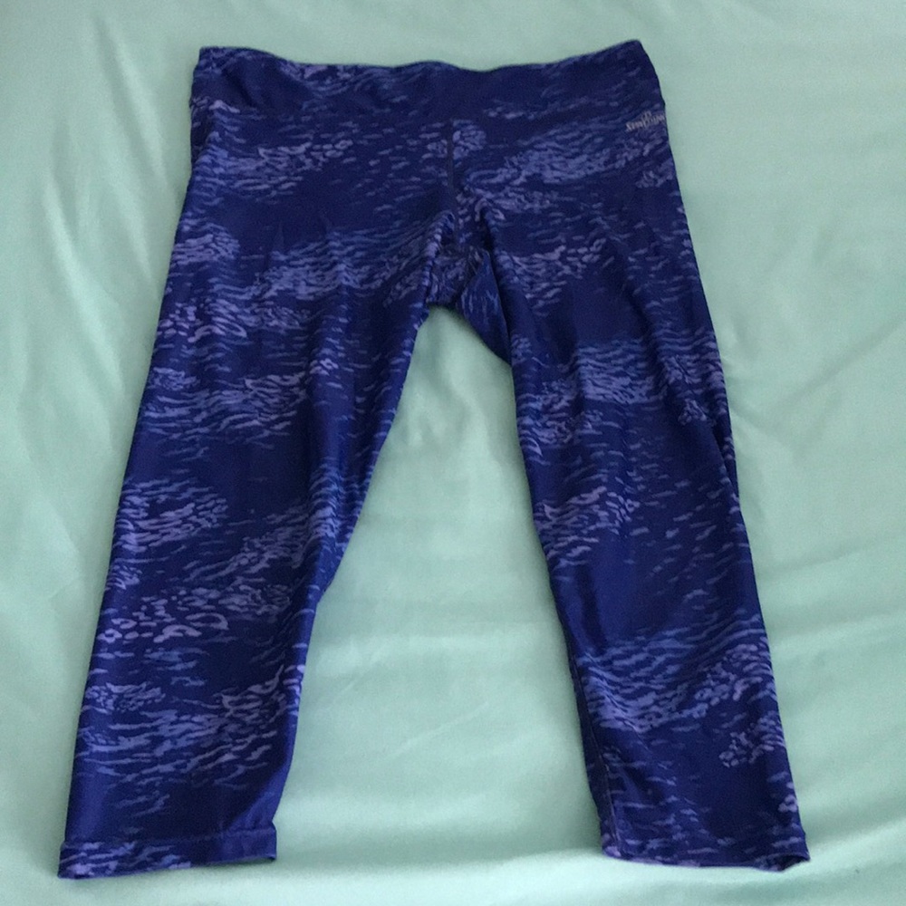 Cropped blue leggings